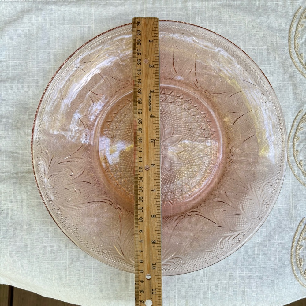 Vintage Indiana Glass Tiara Pink Sandwich Pattern Dinner Plates 10 1/4" Set of 2 - Picture 2 of 6